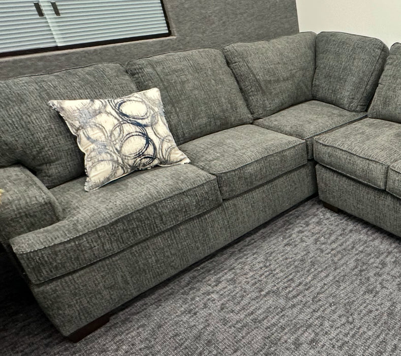 SECTIONAL ELEGANT WITH PILLOWS