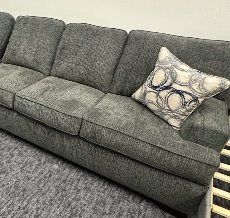 SECTIONAL ELEGANT WITH PILLOWS